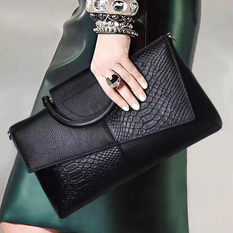 Luxury Bags News - Pochette élégante et pratique de style