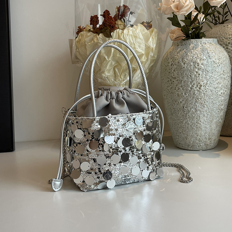Sacs à main seau à paillettes  - Luxury Bags News avis et prix