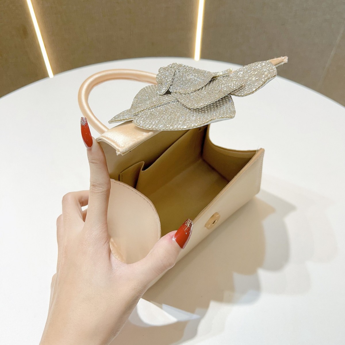 Pochette de soirée Rose de lux - Luxury Bags News avis et prix
