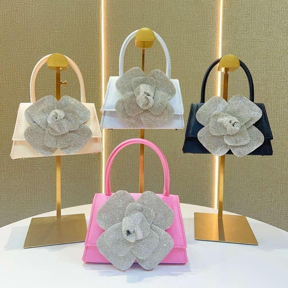 Pochette de soirée Rose de lux - Luxury Bags News avis et prix
