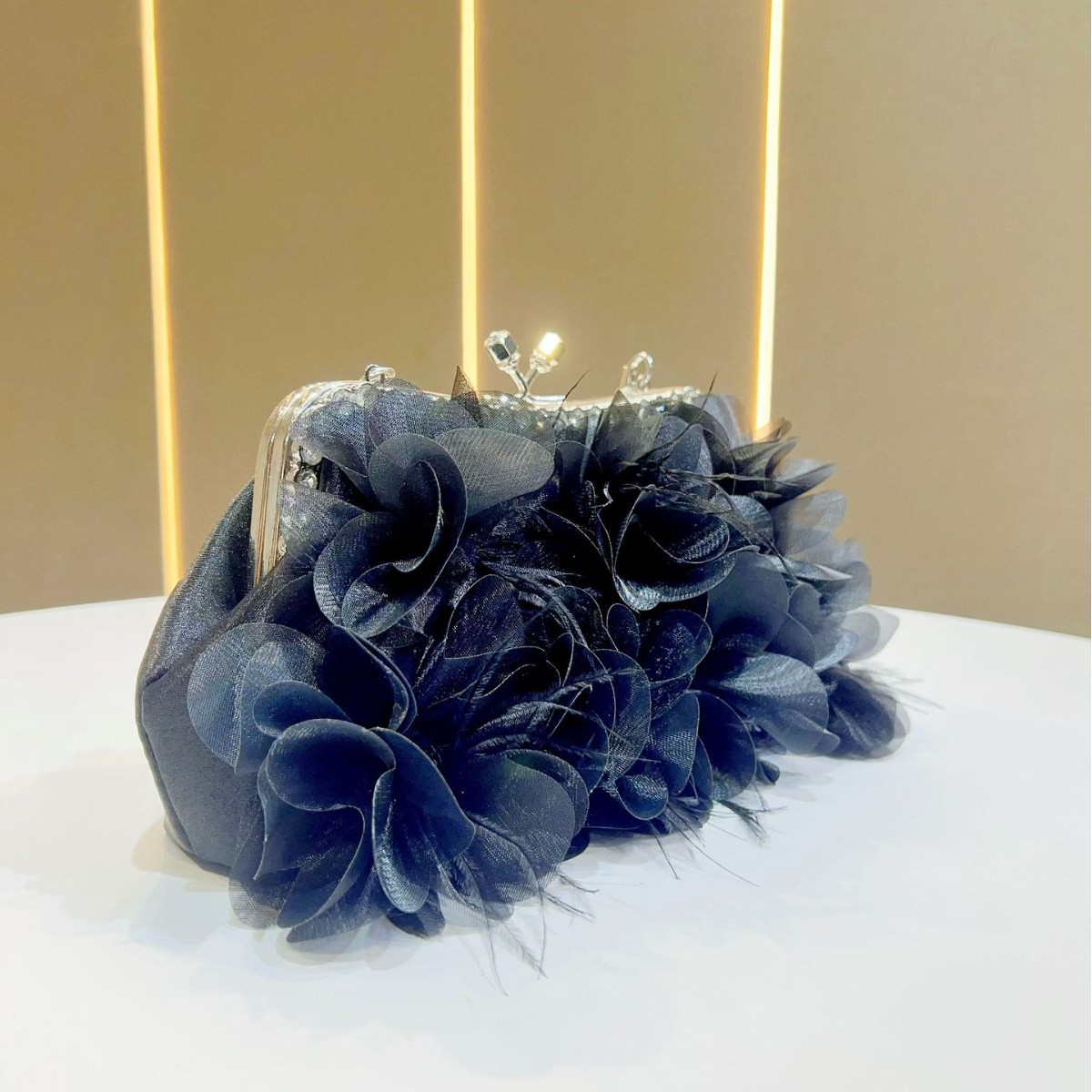 Sac de soirée de luxe avec pom - Luxury Bags News avis et prix
