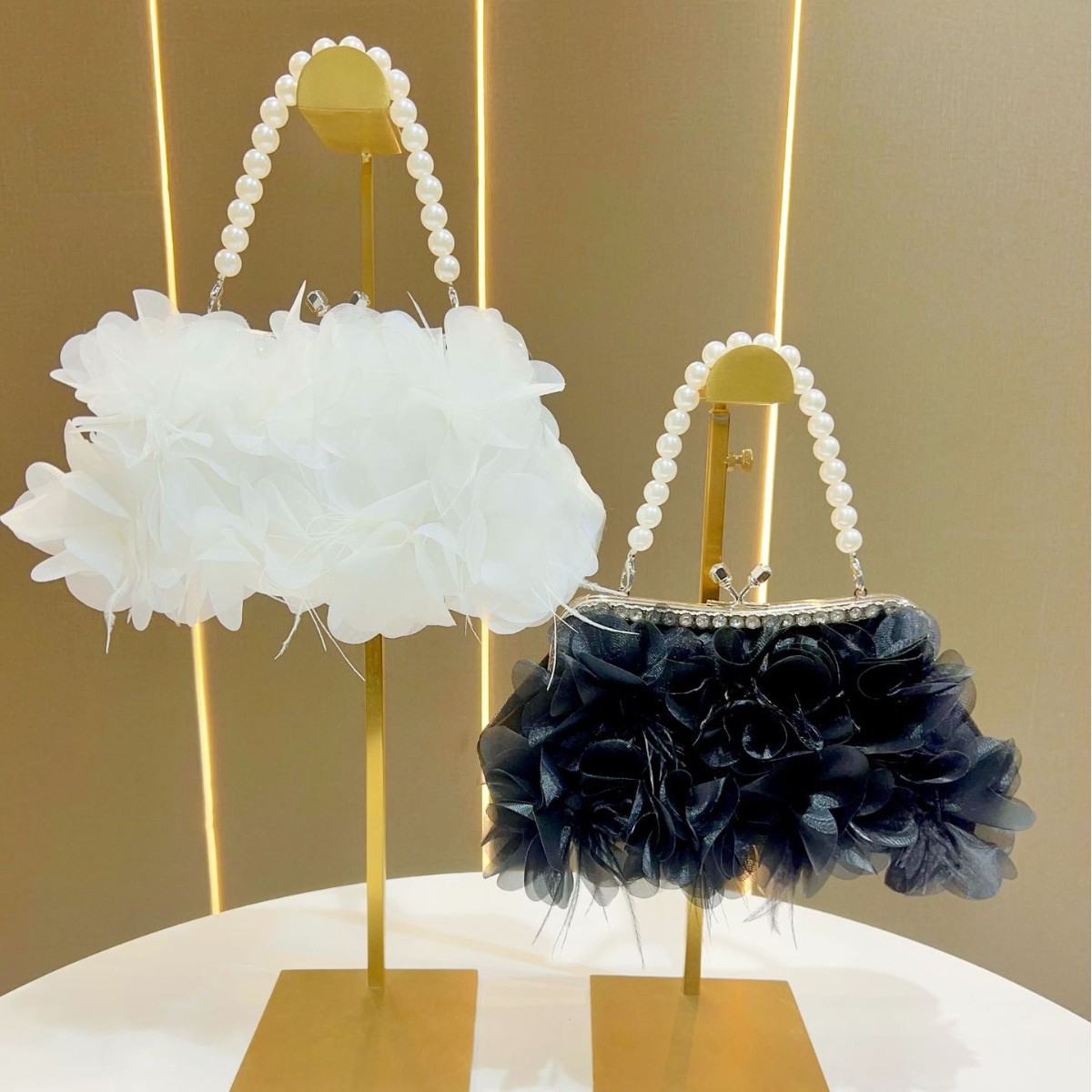 Sac de soirée de luxe avec pom - Luxury Bags News avis et prix