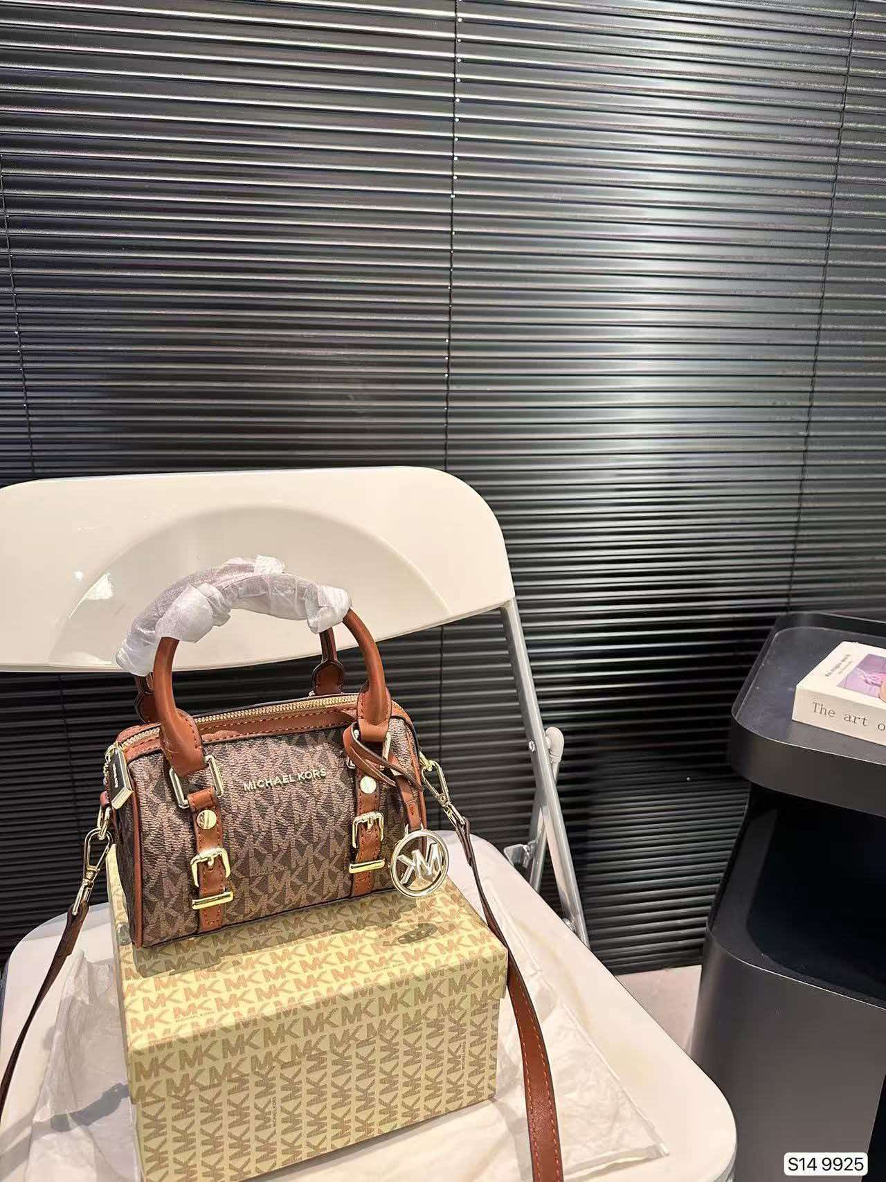 Sac bandoulière Michael Kors M - Luxury Bags Michael Kors avis et prix