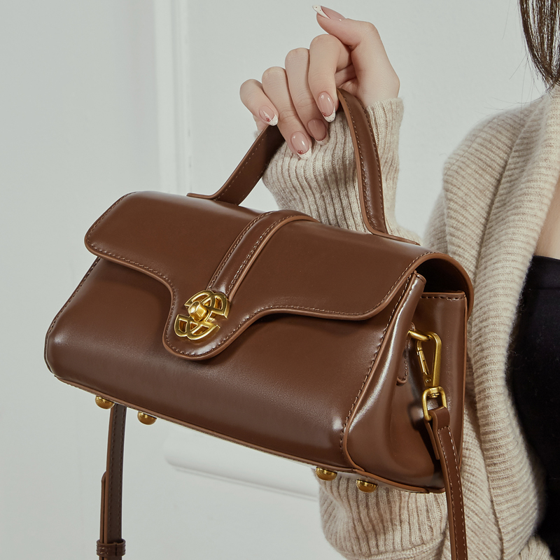 Sac à main de luxe en cuir de  - Luxury Bags News avis et prix